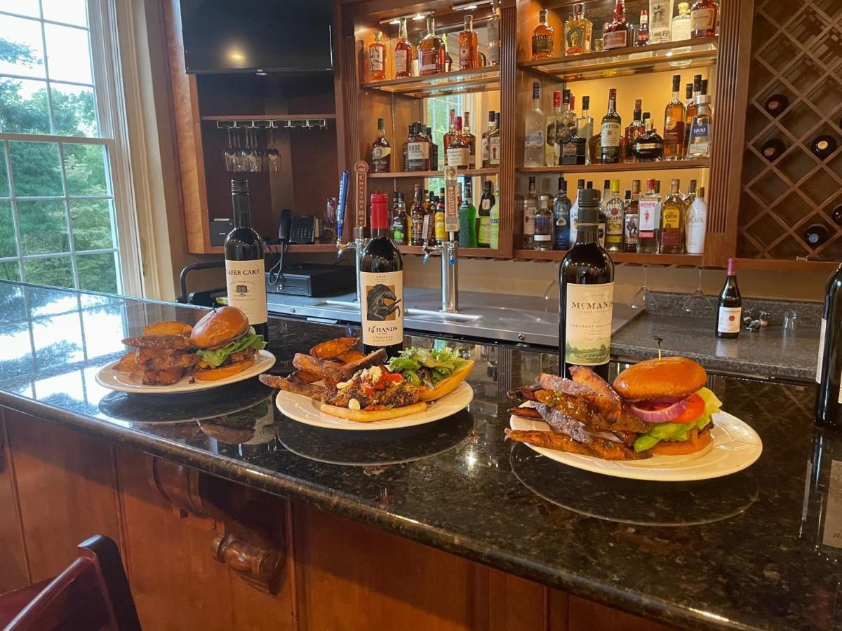Versailles The Woodford Inn المظهر الخارجي الصورة