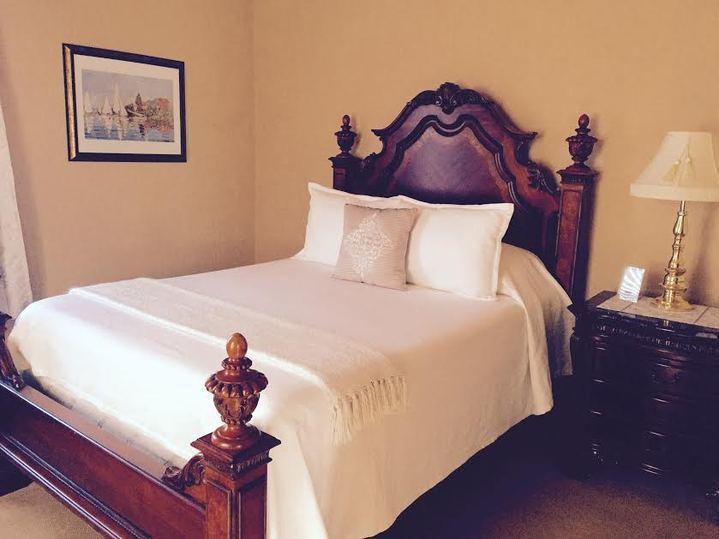 Versailles The Woodford Inn المظهر الخارجي الصورة