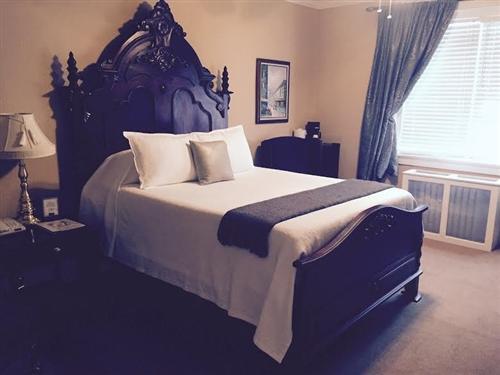 Versailles The Woodford Inn المظهر الخارجي الصورة